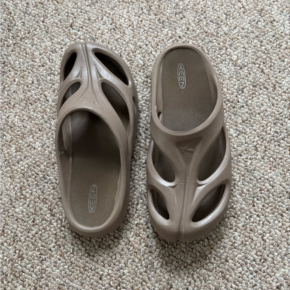 Keen Slip-On Clogs - Picture 2 of 6